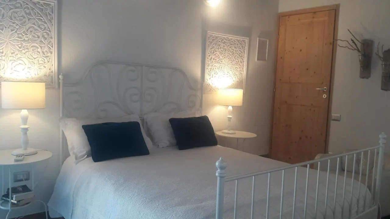 Bed and Breakfast La Casa Di Nina La Maddalena  Italia